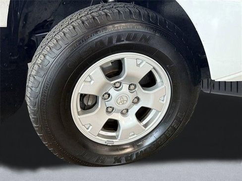 Used 2015 Toyota Tacoma PreRunner w/ SR5 Package image 19