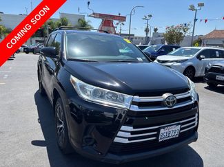 Used 2019 Toyota Highlander LE w/ Carpet Mat Package (TMS) FWD video 1