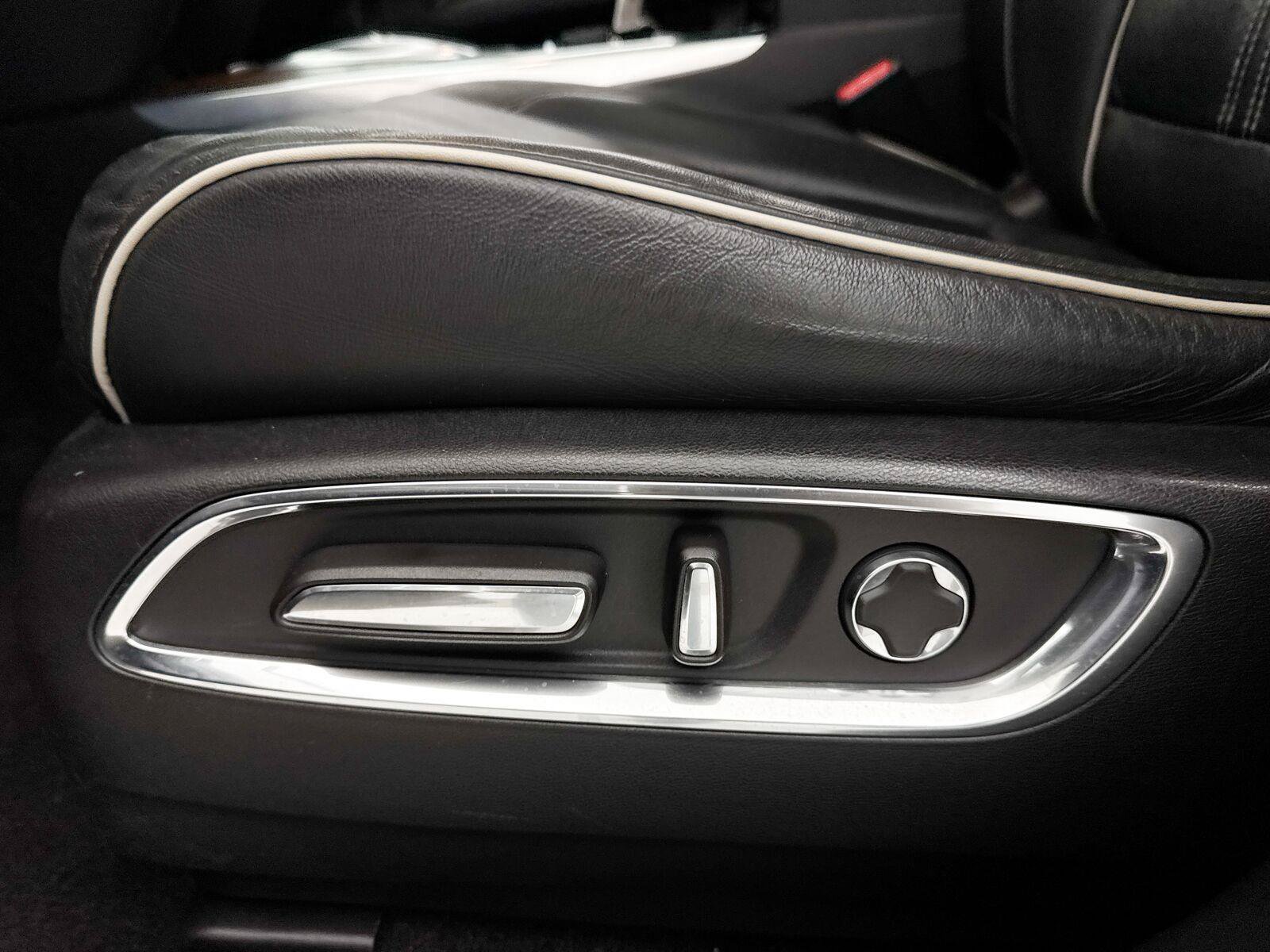 Used 2020 Acura MDX w/ Advance Package FWD image 24