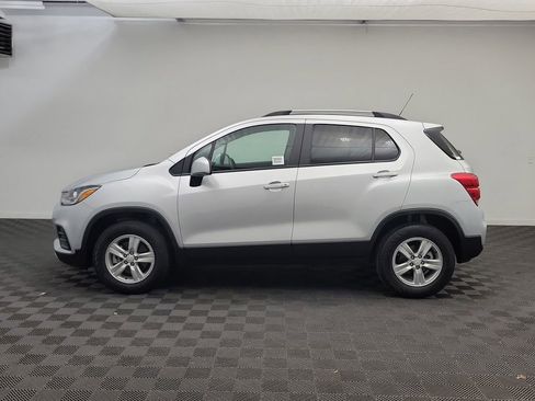 Used 2022 Chevrolet Trax LT w/ LT Convenience Package image 2