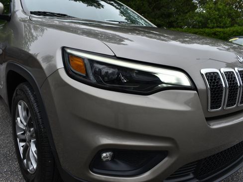 Used 2019 Jeep Cherokee Latitude Plus w/ Comfort/Convenience Group FWD image 39
