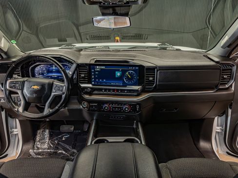 Used 2025 Chevrolet Silverado 3500 LT w/ Convenience Package image 15