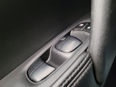 Used 2019 Nissan Rogue S FWD image 27