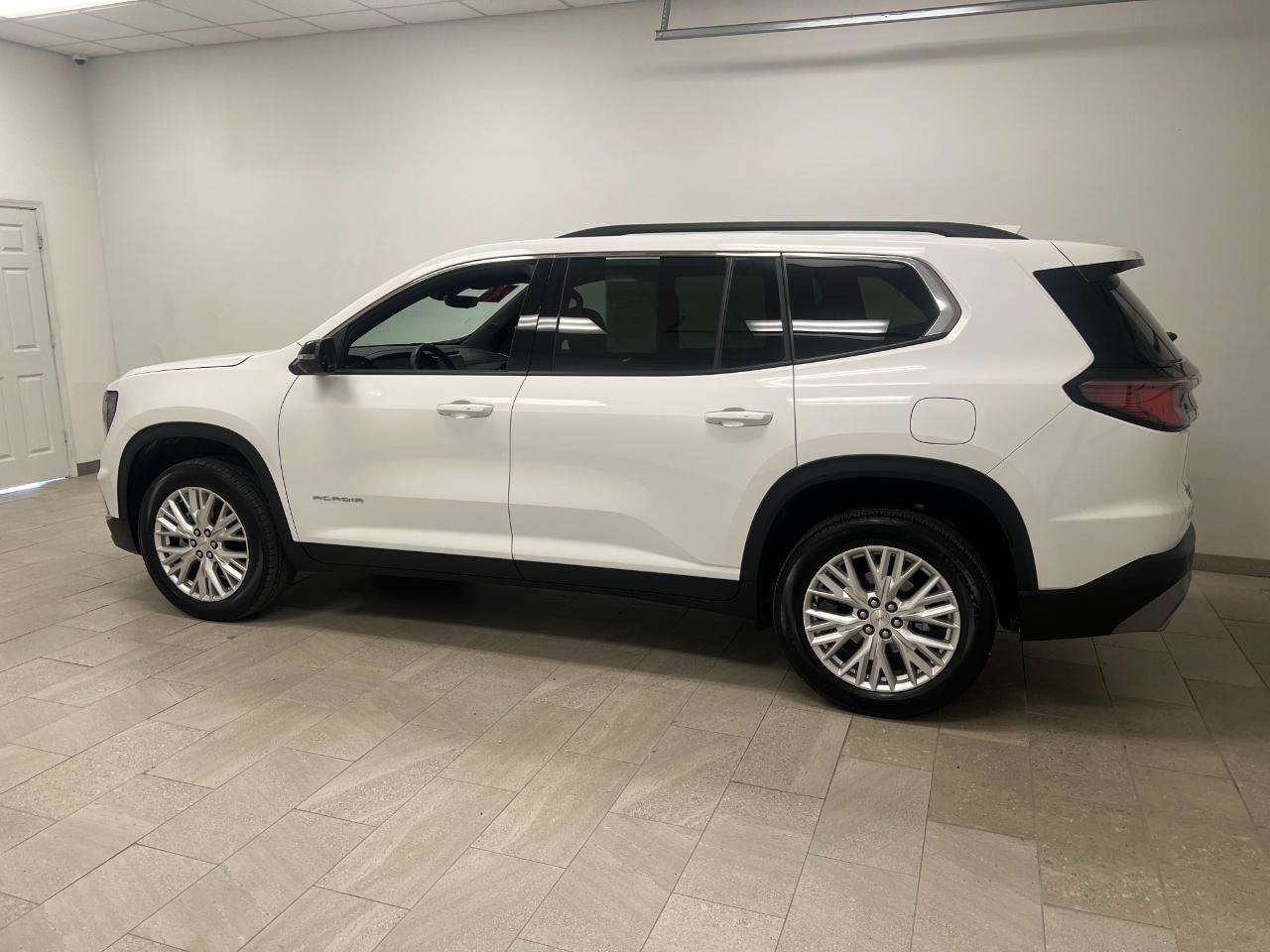 Used 2026 GMC Acadia Elevation w/ Elevation Premium Package AWD/4WD image 11