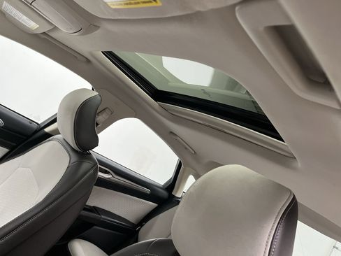 Used 2019 Ford Fusion SE w/ Equipment Group 151A image 6