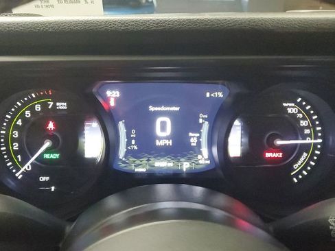 Used 2024 Jeep Wrangler Unlimited AWD/4WD image 31