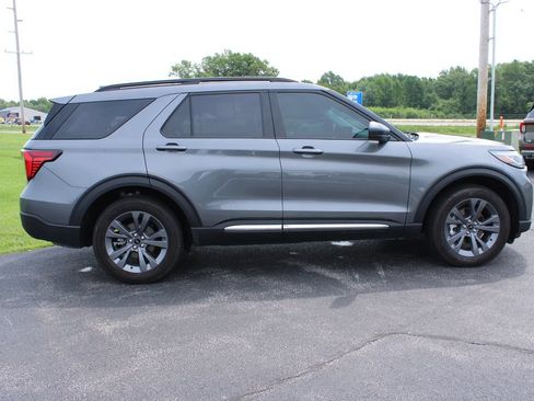 Used 2025 Ford Explorer Active w/ Active Comfort Package AWD/4WD image 16