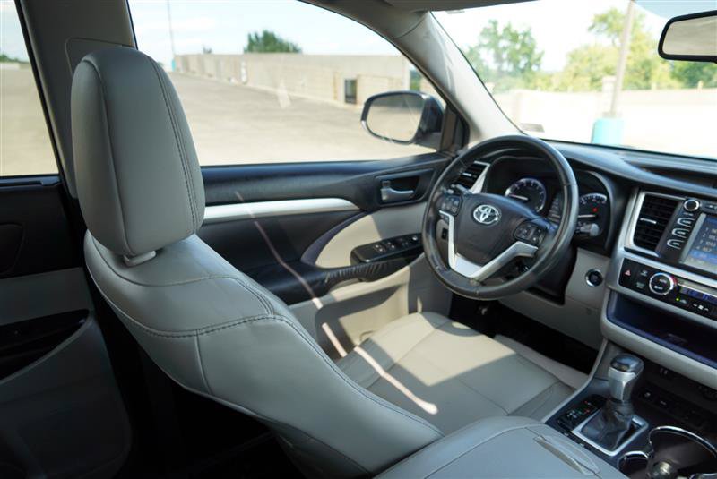 Used 2015 Toyota Highlander XLE FWD image 39