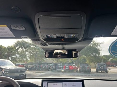 Used 2025 Ford Explorer ST-Line w/ Premium Package image 21