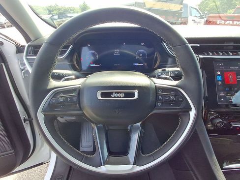 Used 2023 Jeep Grand Cherokee Laredo w/ Luxury Tech Group I AWD/4WD image 22