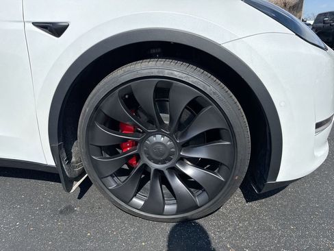 Used 2022 Tesla Model Y Performance image 10