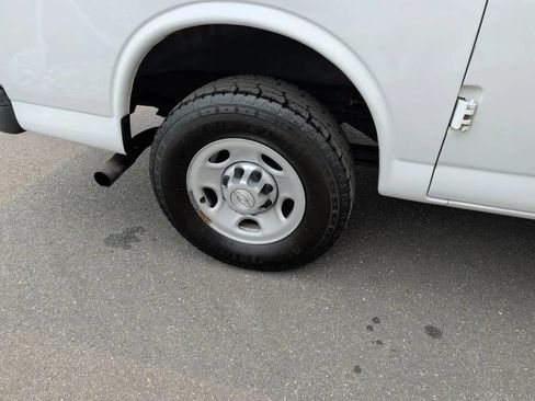 Used 2016 Chevrolet Express 2500 RWD image 19