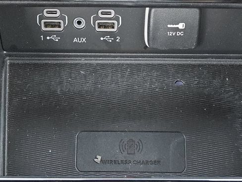 Used 2025 Jeep Grand Cherokee Limited w/ Luxury Tech Group II RWD image 30