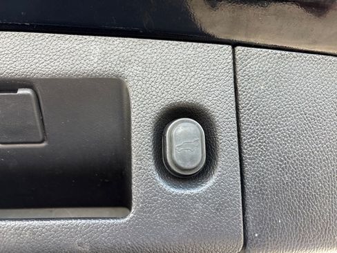 Used 2020 Chevrolet Suburban Premier image 30