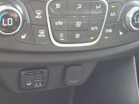 Used 2023 Chevrolet Traverse LT w/ LT Premium Package AWD/4WD image 19