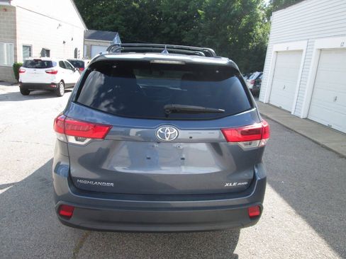 Used 2019 Toyota Highlander XLE AWD/4WD image 9