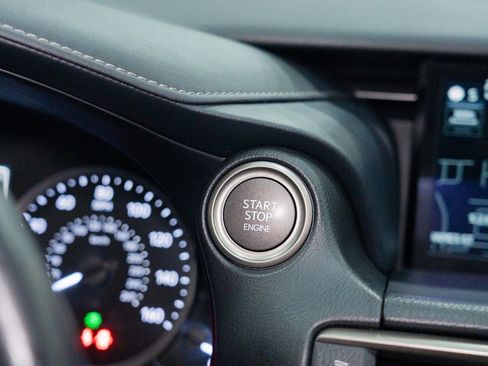 Used 2018 Lexus IS 300 AWD image 33