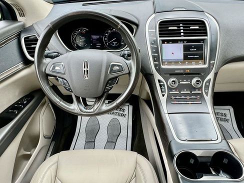 Used 2017 Lincoln MKX Select w/ Select Plus Package FWD image 11