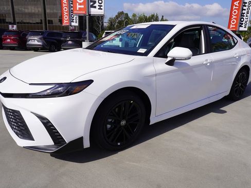 Certified 2026 Toyota Camry SE image 4