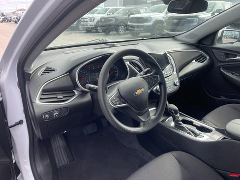 Used 2025 Chevrolet Malibu LT image 11