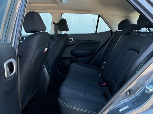 Used 2025 Hyundai Venue SEL image 11