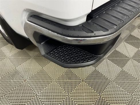 Used 2021 Chevrolet Silverado 1500 LT image 19