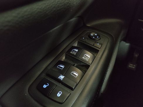 Used 2019 Jeep Grand Cherokee Laredo w/ Security & Convenience Group RWD image 27