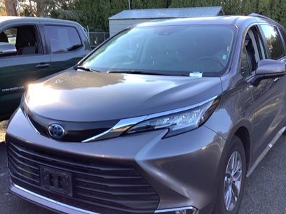 Certified 2023 Toyota Sienna XLE