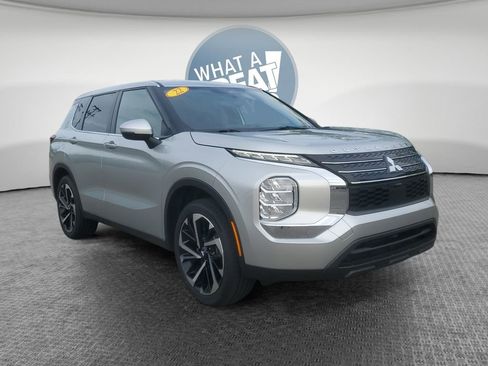 Used 2022 Mitsubishi Outlander ES FWD image 1