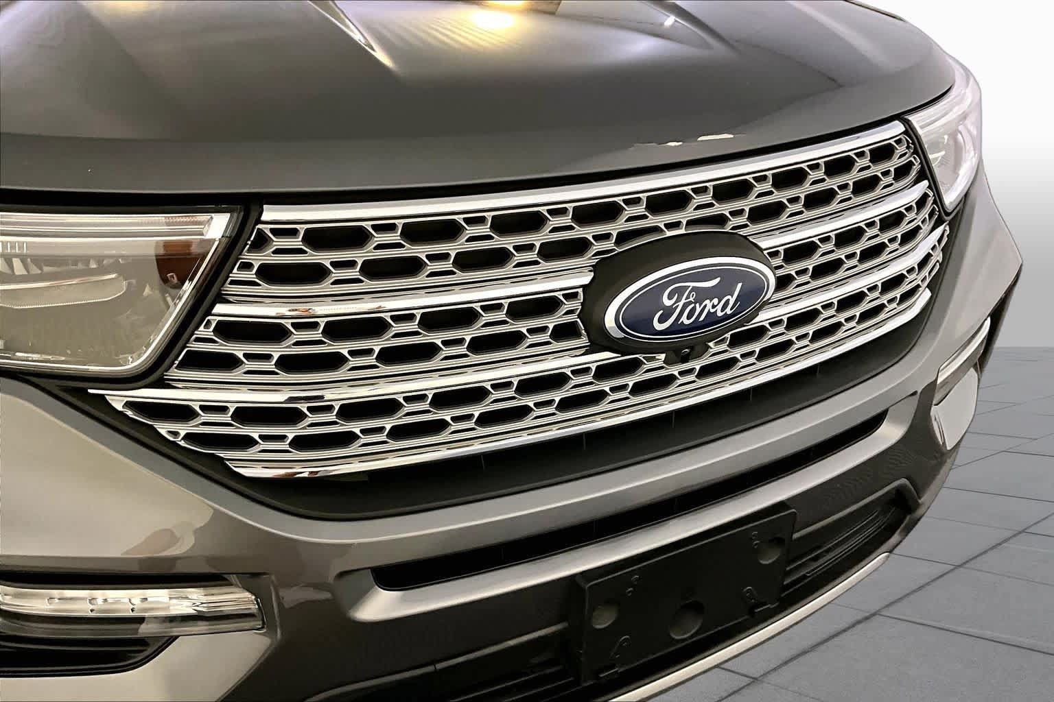Used 2022 Ford Explorer Limited w/ Equipment Group 301A AWD/4WD image 32