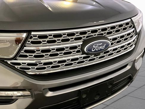 Used 2022 Ford Explorer Limited w/ Equipment Group 301A AWD/4WD image 32