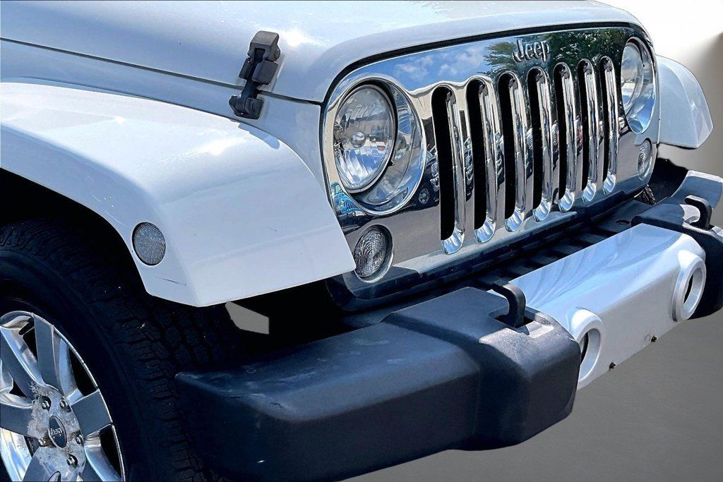 Used 2014 Jeep Wrangler Unlimited Sahara w/ Connectivity Group AWD/4WD image 29