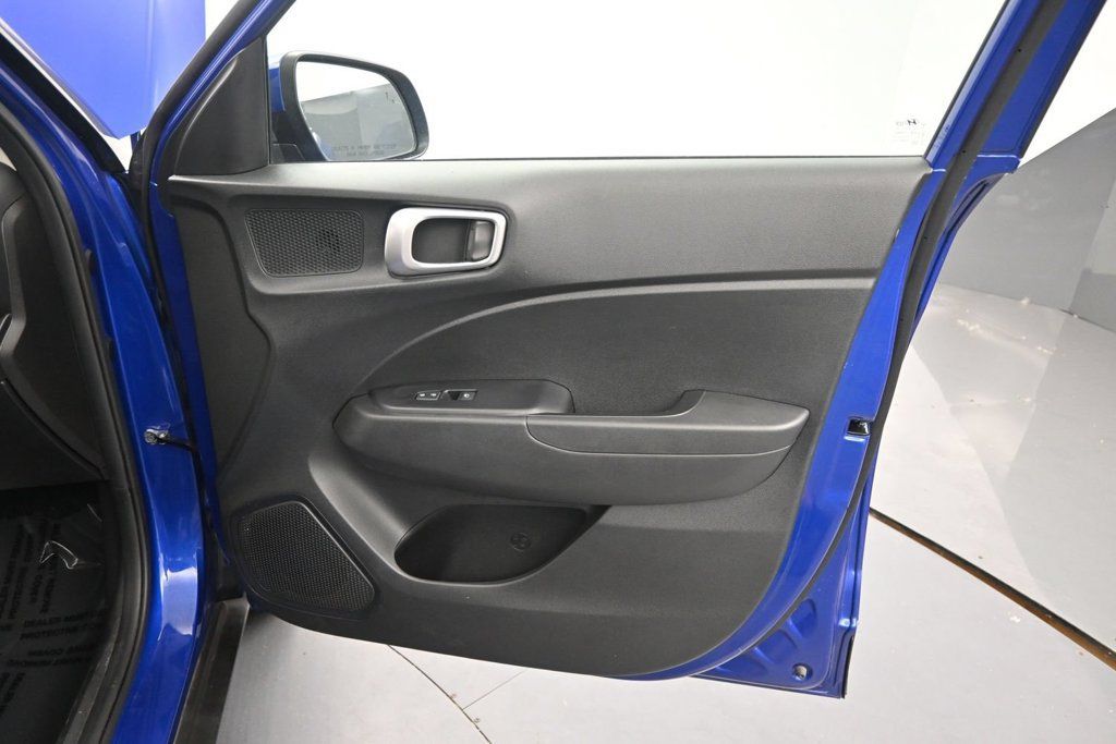 Used 2024 Hyundai Venue SEL FWD image 20