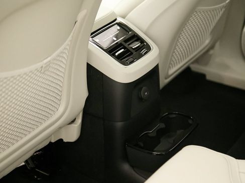 Certified 2024 Volvo XC90 T8 Ultimate AWD/4WD image 21