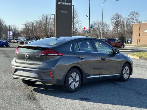 Used 2022 Hyundai Ioniq SE image 5