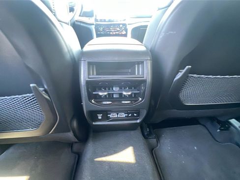 Certified 2022 Jeep Grand Cherokee Limited AWD/4WD image 18