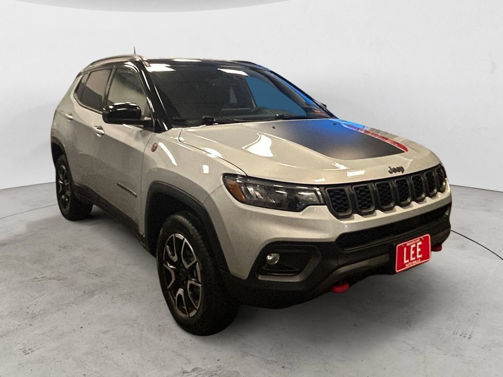Used 2025 Jeep Compass Trailhawk AWD/4WD image 7