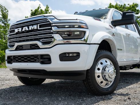 New 2026 RAM 4500 4x4 Crew Cab DRW w/ Laramie Trim Package image 6