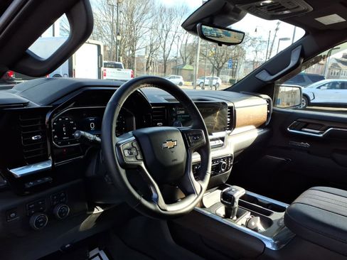 Used 2024 Chevrolet Silverado 1500 High Country w/ High Country Premium Package image 10