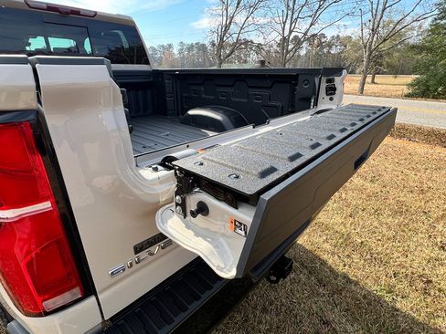 New 2026 Chevrolet Silverado 2500 ZR2 image 32