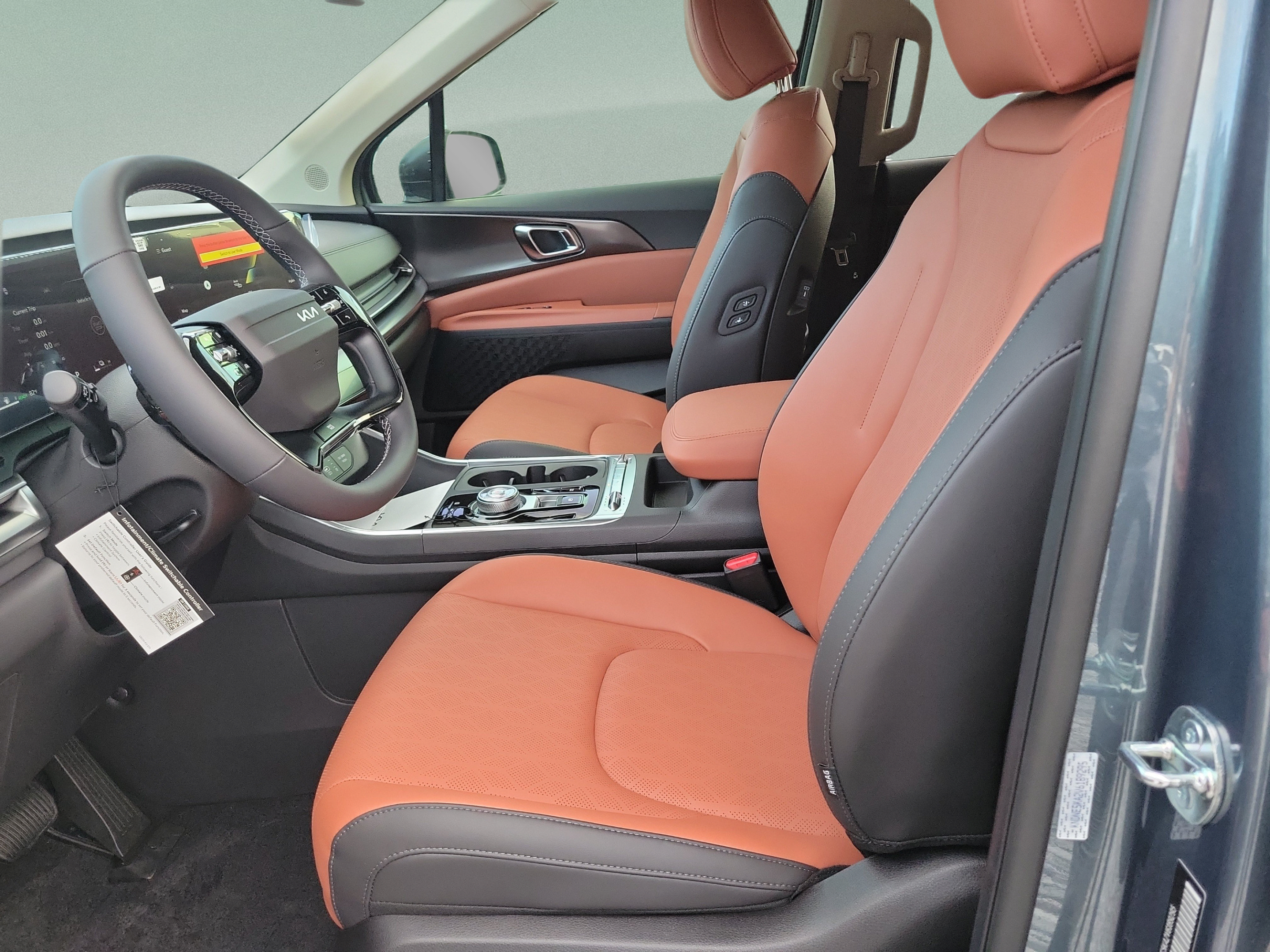 New 2027 Kia Carnival SX w/ Dark Edition Package FWD image 19