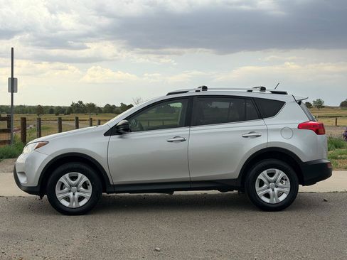 Used 2015 Toyota RAV4 LE AWD/4WD image 2
