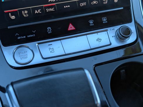 Used 2020 Audi Q7 3.0T Prestige w/ Prestige Package image 24