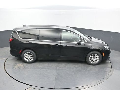 Used 2024 Chrysler Pacifica Touring-L FWD image 48