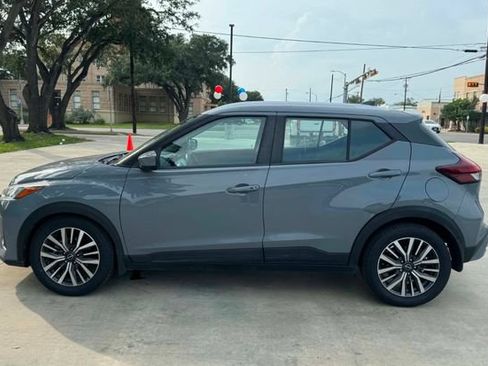Used 2023 Nissan Kicks SV FWD image 1