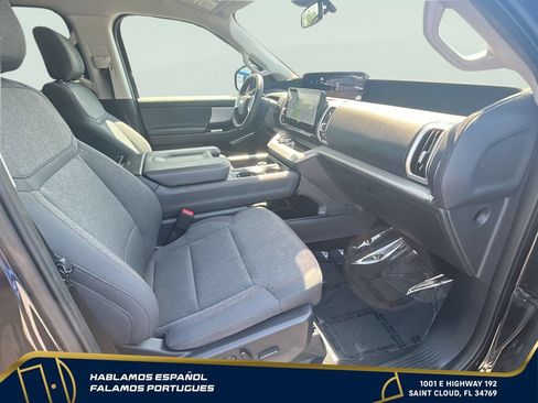 Used 2025 Ford Expedition Active AWD/4WD image 31