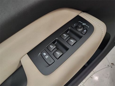 New 2026 Volvo XC60 B5 Plus w/ Protection Package Premier image 23