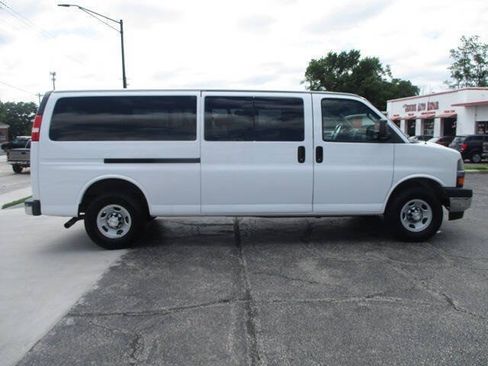 Used 2017 Chevrolet Express 3500 LT w/ LT Preferred Equipment Group RWD image 7