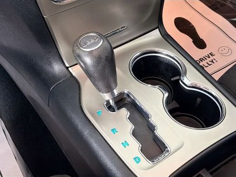 Used 2011 Jeep Grand Cherokee Laredo image 16