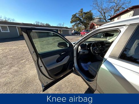 Used 2023 Toyota Highlander XLE image 29